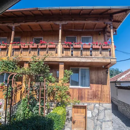 Konukevi Roden Dom Koprivştitsa