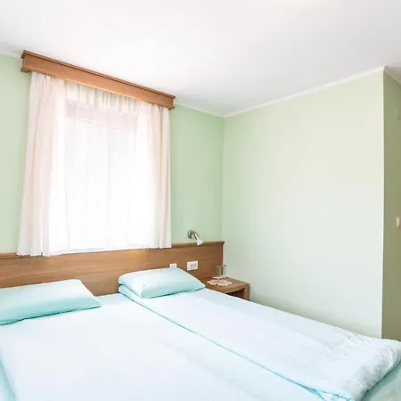 Pensión Roden Dom 2*